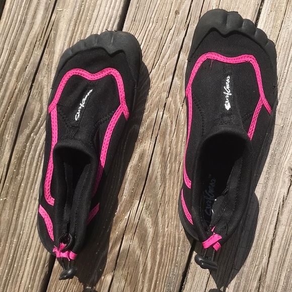 Ladies water shoes - Picture 1 of 2